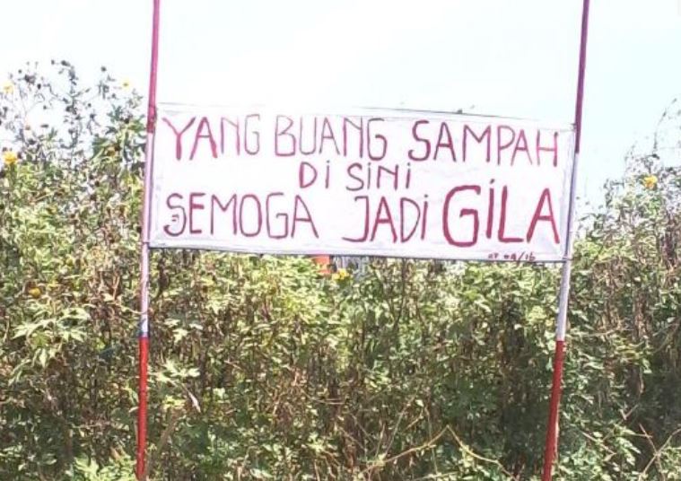 958642 pesan buang sampah 