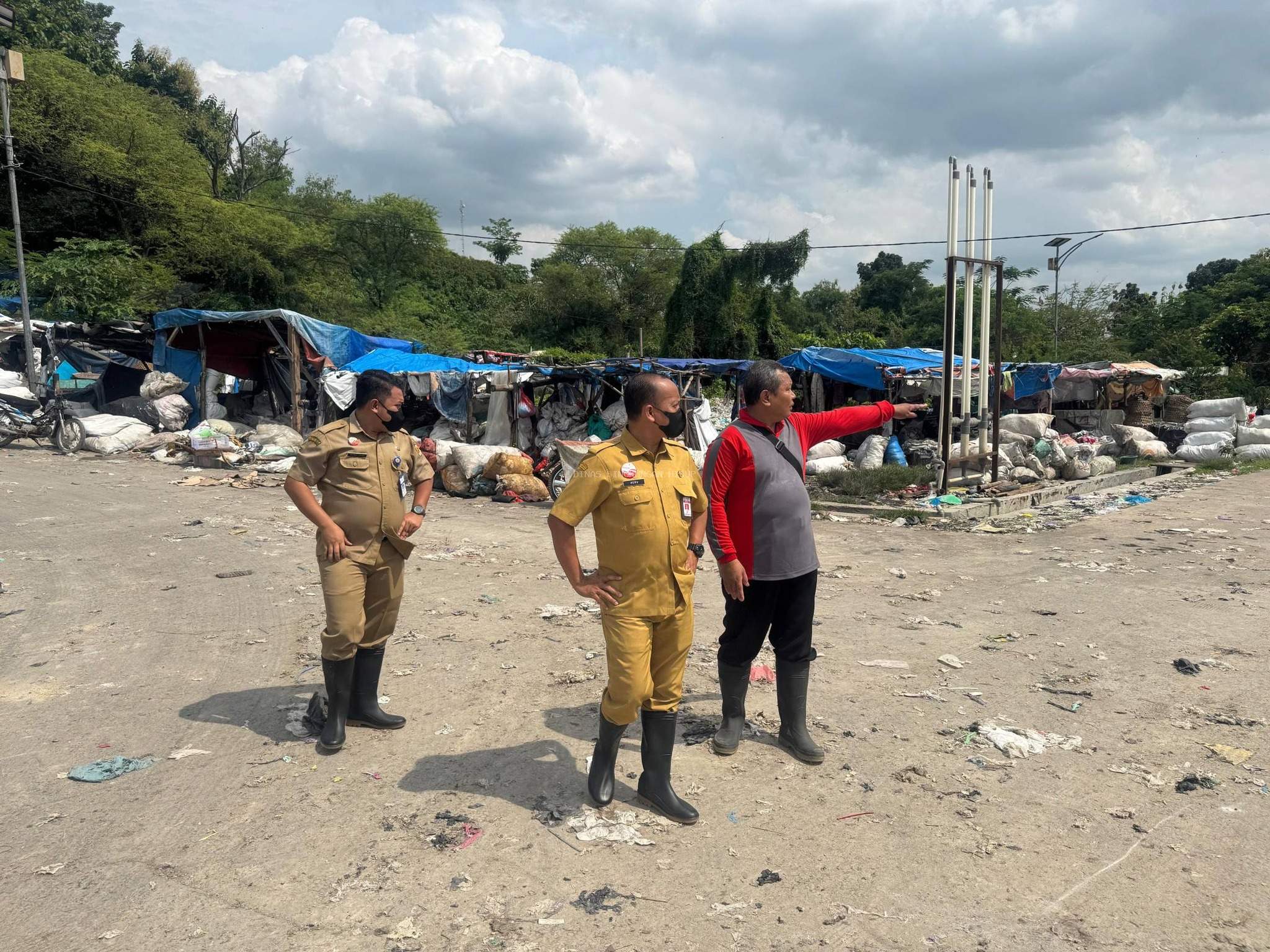 Cek Pengelolaan Sampah, Kepala DLH Grobogan Terjun Langsung ke TPA Ngembak