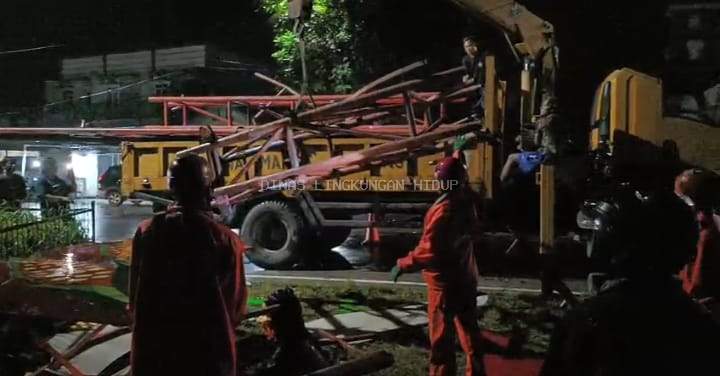 Angin Puting Beliung Robohkan Tugu Batas Kota Purwodadi, Sejumlah Rumah Warga Terdampak