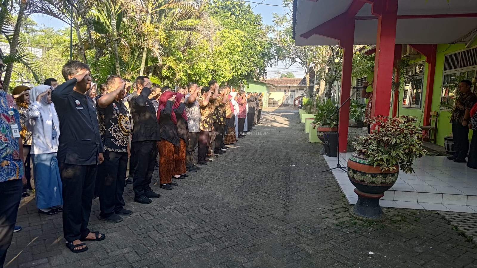 Pimpin Apel Pagi Peringatan Harganas ke-33, Kepala DLH Grobogan Tekankan Pentingnya Kehadiran Figur Ayah dalam Keluarga