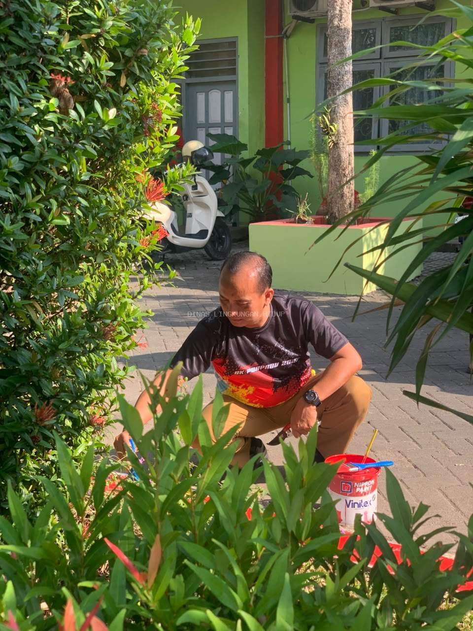 Guyub dan Kreatif, DLH Grobogan Gelar Aksi Pembersihan Lingkungan Kerja Sambut HUT Ke-81 Kemerdekaan RI