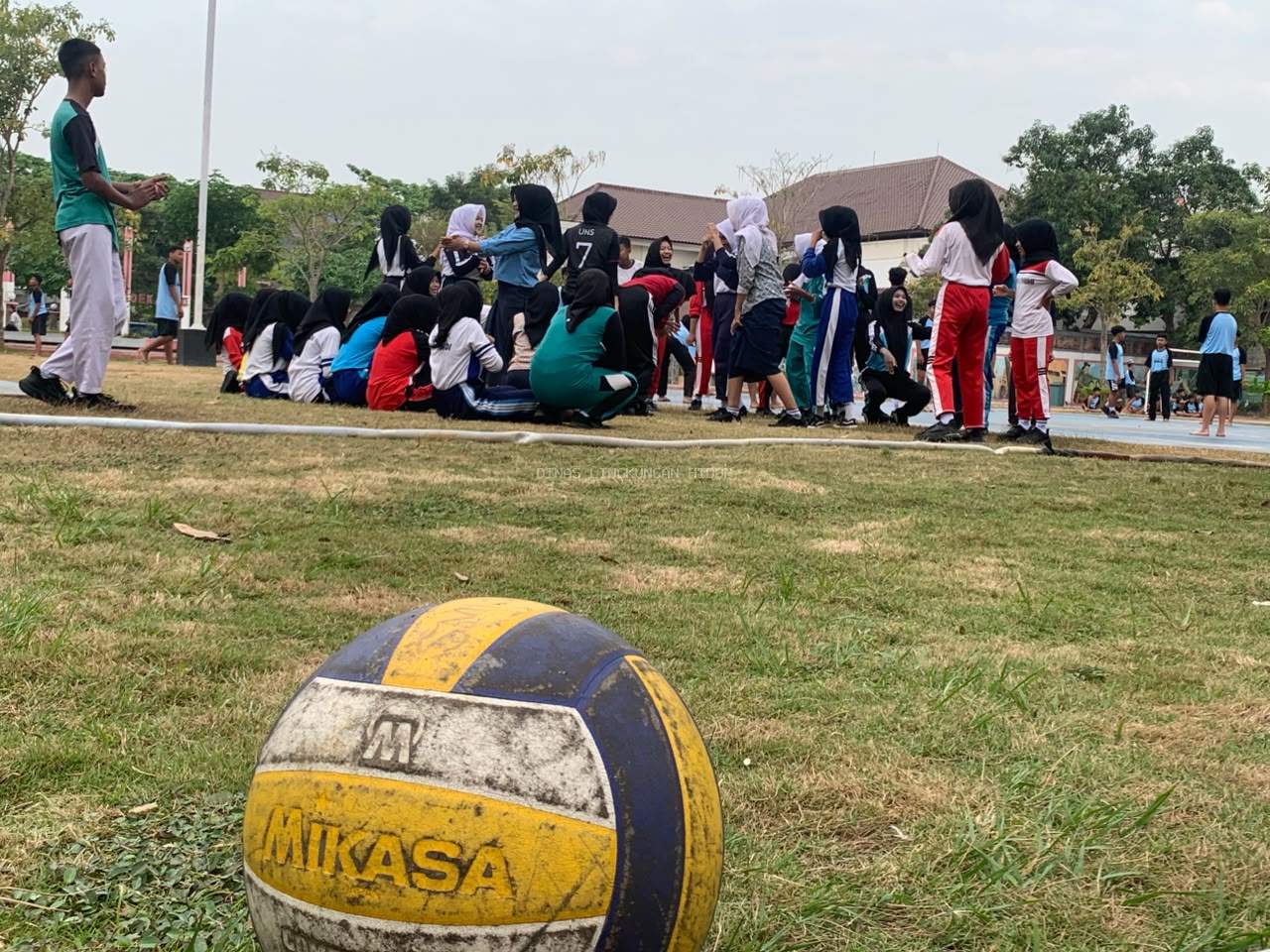 Sibuk Banget Dunia! Taman Ir. Soekarno Kebanjiran Siswa Baru