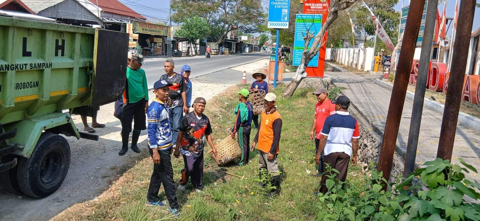 UPTD Persampahan Wilayah Timur Libas 1 Ton Sampah Jalur Purwodadi-Wirosari pada Peringatan WCD 2026